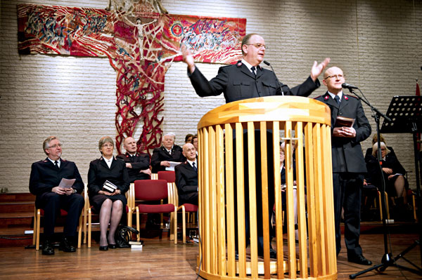 The Chief of the Staff addresses the congregation at Oslo Temple