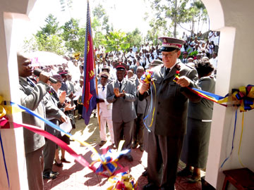 The Chief of the Staff cuts the ceremonial ribbon to officially open Shikulu Outpost