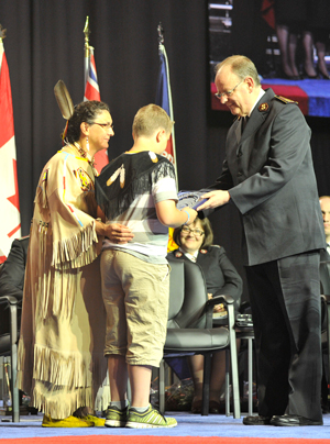 General Cox accepts a gift from Captain Shari Russell, territorial Aboriginal liaison, and her sonGeneral Cox accepts a gift from Captain Shari Russell, territorial Aboriginal liaison, and her son