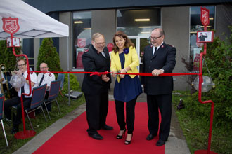 Mjr David Carey, executive director, The Salvation Army Ministries – Quebec City; Natacha Jean, city councillor; and Mjr Brian Venables, DC, Que. Div, officially open the new Salvation Army centre in Quebec City