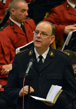 General André Cox delivers a sermon