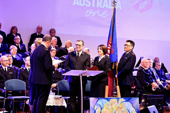 Photo of the General installing new national leaders in Australia, Commissioners Floyd and Tracey Tidd