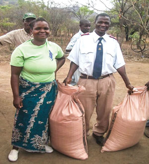 Photo of Cpt Felix Phiri distributing fertilizer