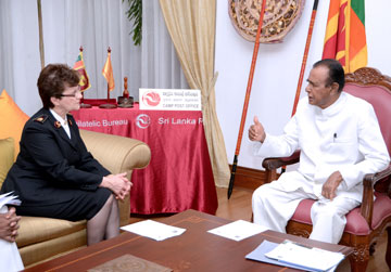 General Linda Bond meets with Sri Lankan Prime Minister, the Hon D. M. Jayaratne