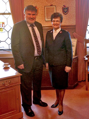 General Linda Bond with the Mayor of Bedford, Councillor Dave Hodgson