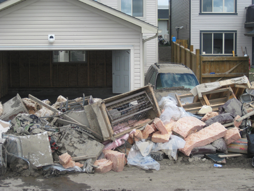 Residents of High River begin cleaning out their damaged homes