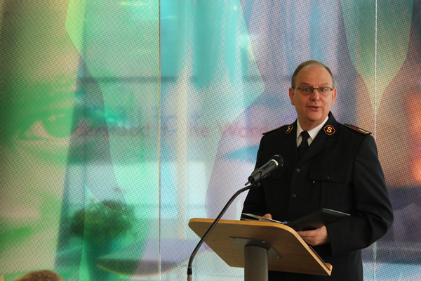 General André Cox speaks at a prayer meeting at IHQ