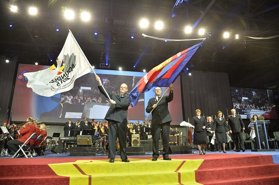 General André Cox and Colonel Mark Tillsley wave the Boundless 2015 and territorial flags