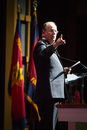 General André Cox speaks to the congregation