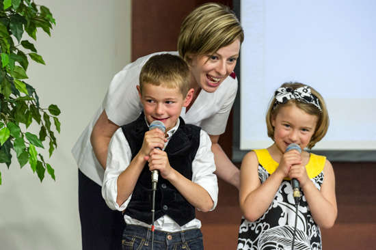 The Peddles' grandchildren sing Jesus Loves Me