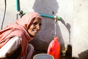 A women in the Faisalabad community retrieves water at the local water tap