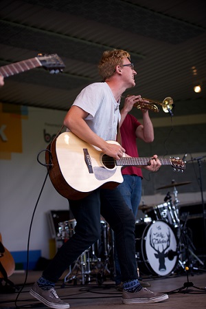 Guest musicians draw hundreds of pedestrians to the Friday night youth concert