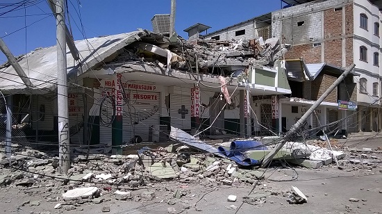 A pharmacy collapsed in the quake (Photo: William Palma)