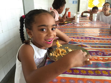 Lunchtime at The Salvation Army's Méier centre