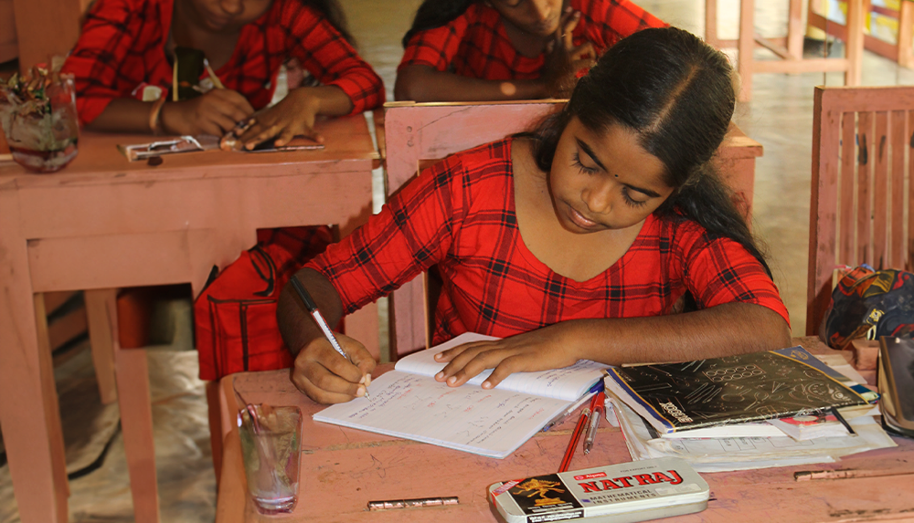 Photo of girl child in a classroom in Sri Lanka drawing
