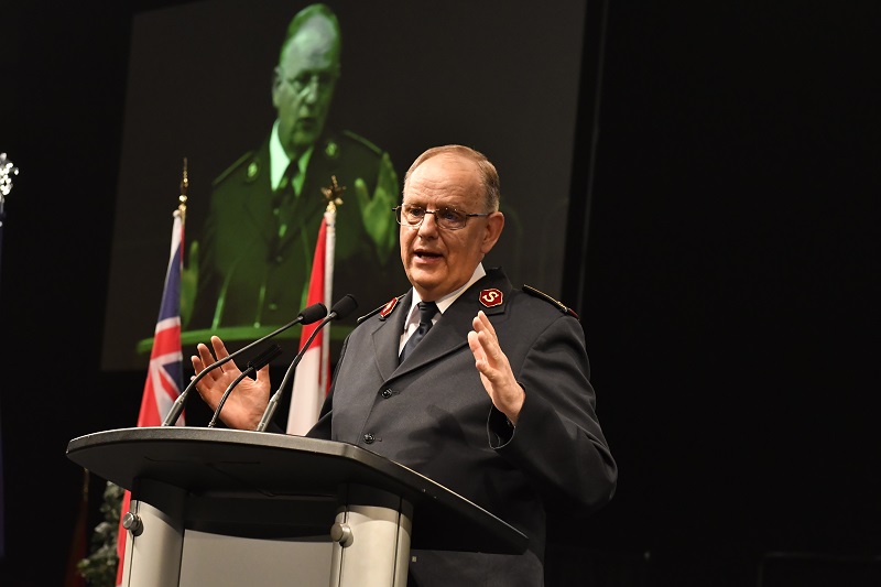 General André Cox welcomes thousands of Salvationists and friends to the welcome meeting