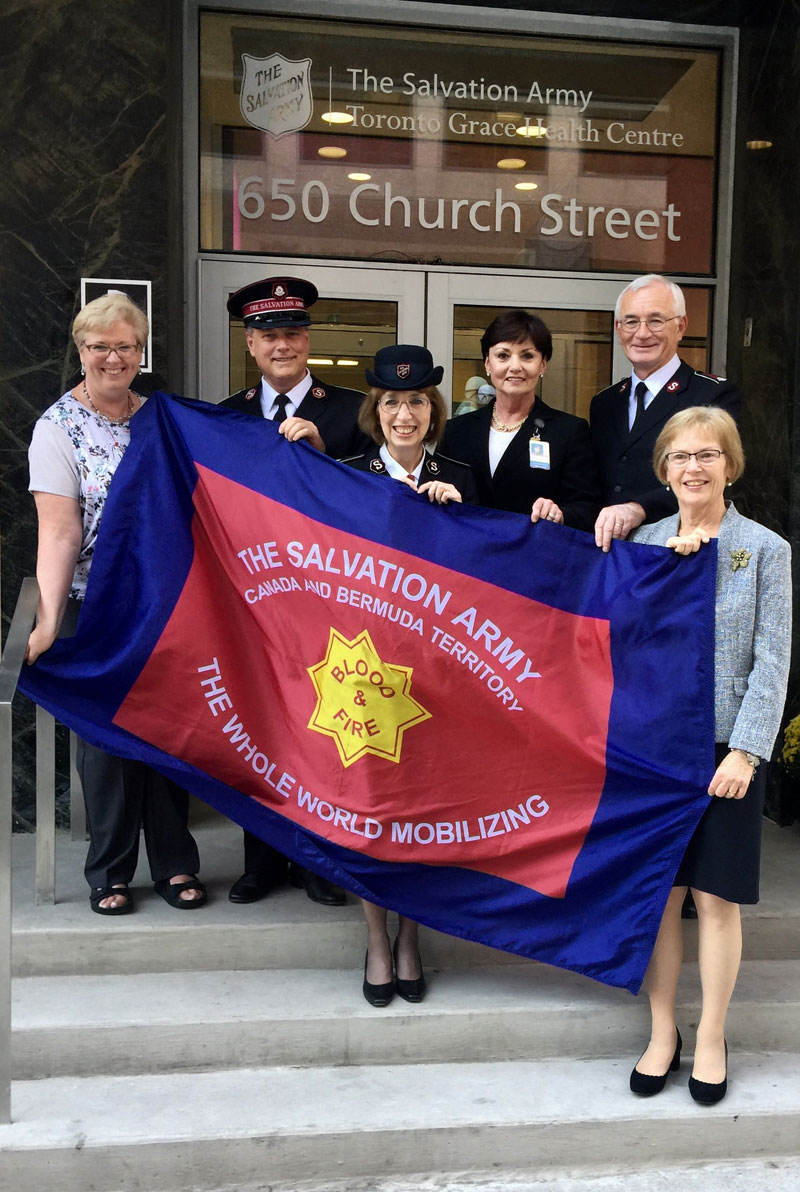 Displaying the Army flag at the Toronto Grace Health Centre (Photo: Major John Murray)