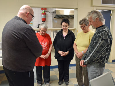 Volunteers pray