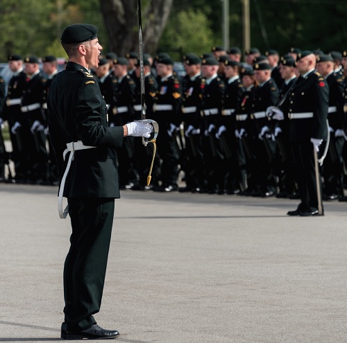 Jeff addresses a group of soldiers