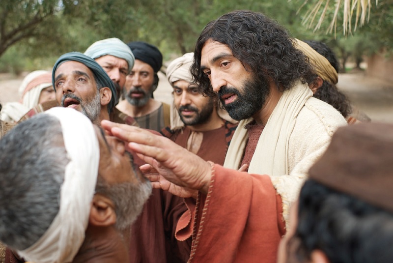 Actors portraying Jesus and Blind Bartimaeus