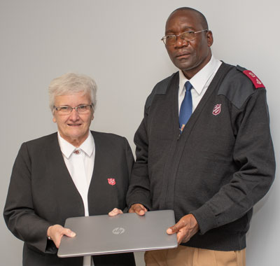 Photo of Mjr Alison Cowling and Mjr Wilson Chiwoya