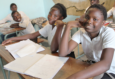 Photo of girls at Kawama Primary School in Zambia