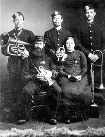 Black and white photo of Charles Fry and his family, who formed the first Salvation Army brass group in 1878