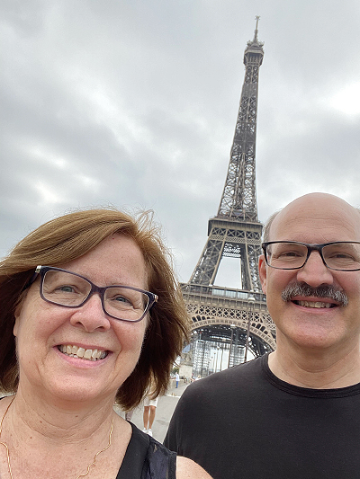 Photo of Lt-Cols Lauren and Grant Effer in front of the Eiffel Tower