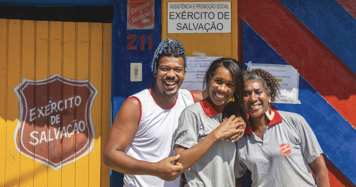 Pedro, Pamela and their mother, Sandra, lead the Vila dos Pescadores program