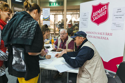 Salvation Army workers speak with Ukrainian refugees