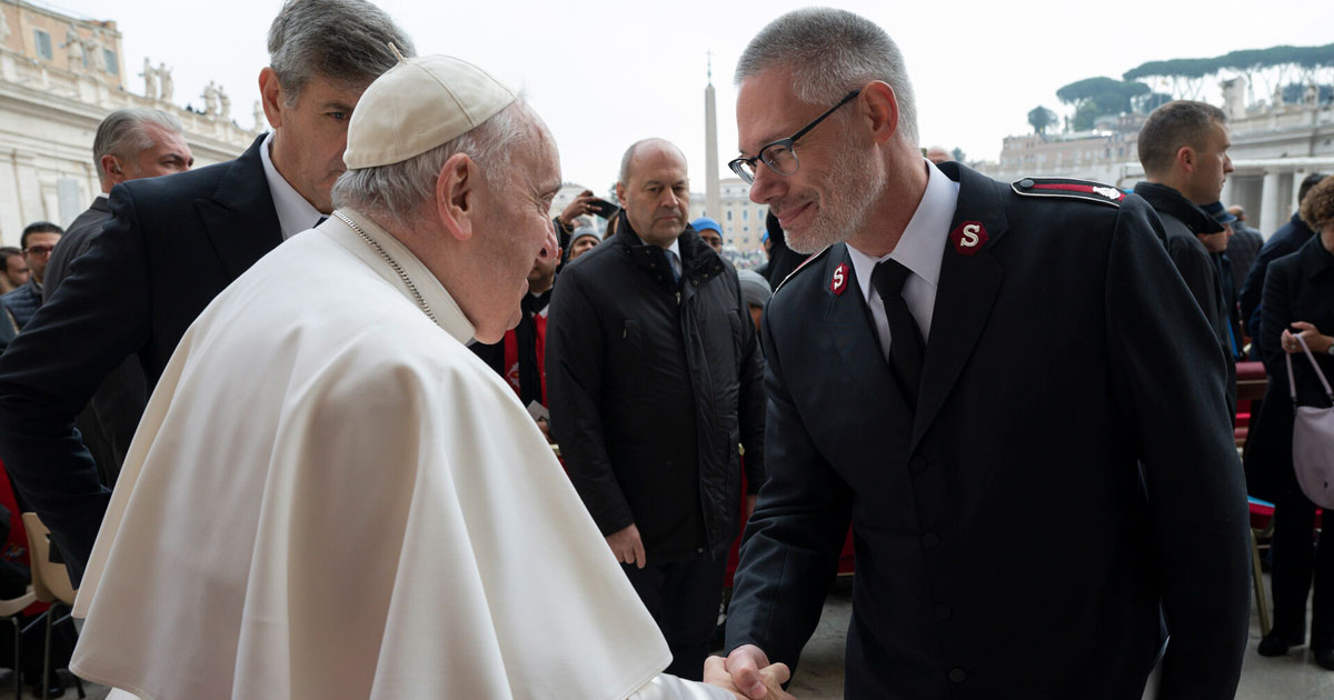 Lt-Col Andrew Morgan meets Pope Francis following the funeral for Pope Emeritus Benedict XVI