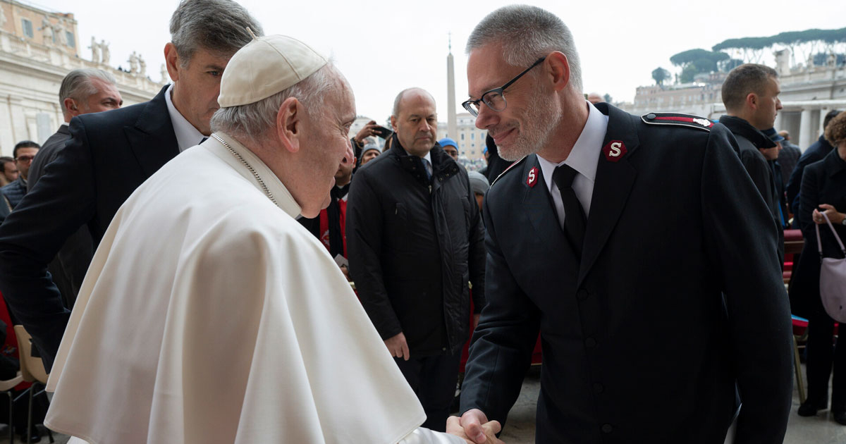 Canadian Officer Represents Army at Pope’s Funeral