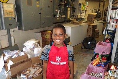 Luasu-Lutatabio volunteers at a Salvation Army food bank