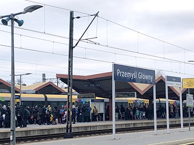 Thousands of Ukrainian refugees are finding shelter and assistance in Poland