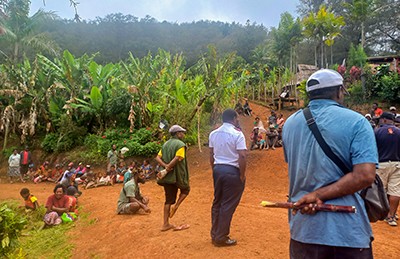 Mjr Lavaki and his team visit the fighting tribes