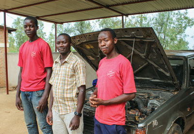 Photo of auto mechanics students at TVET