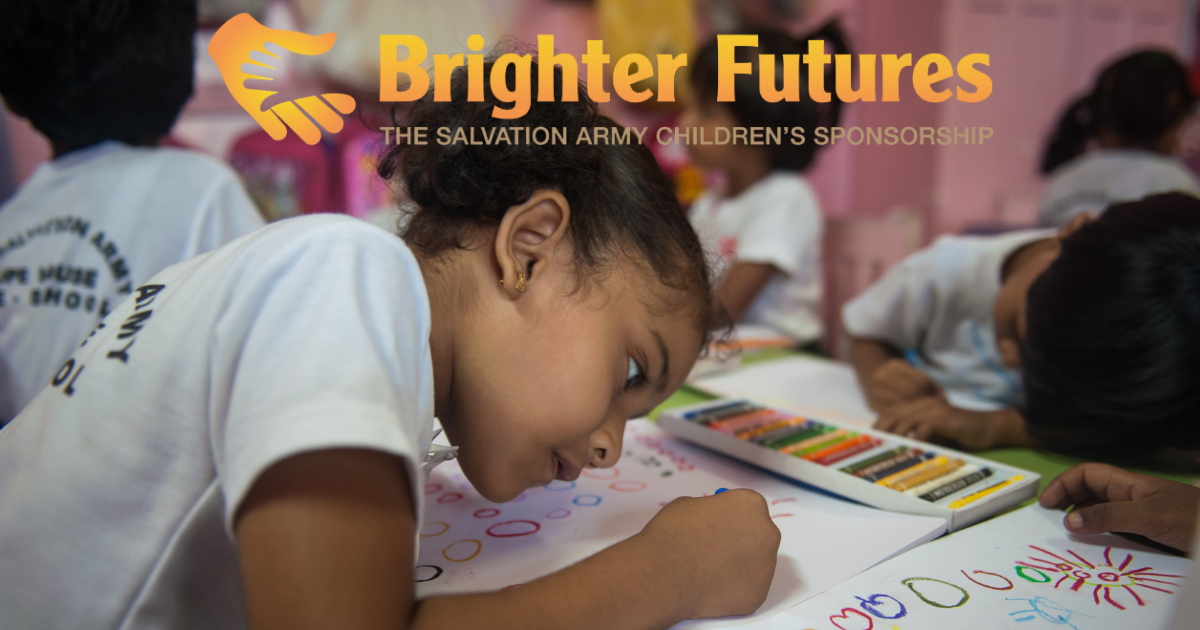 Photo of girl child in a classroom in Sri Lanka drawing